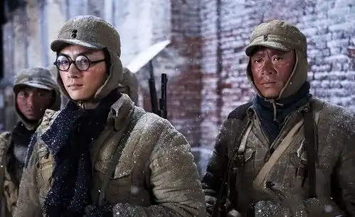 杨子荣追击土匪郑三炮时牺牲,开枪两次没打响,用野猪油擦枪所致
