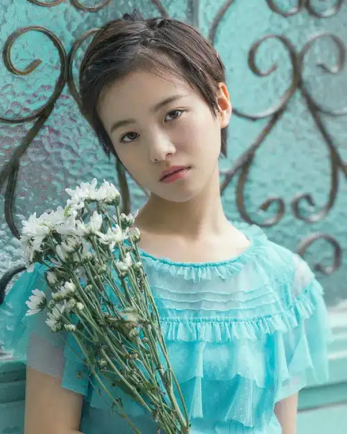 被小欢喜的英子圈粉,李庚希超短发好清新,这才是19岁的样子
