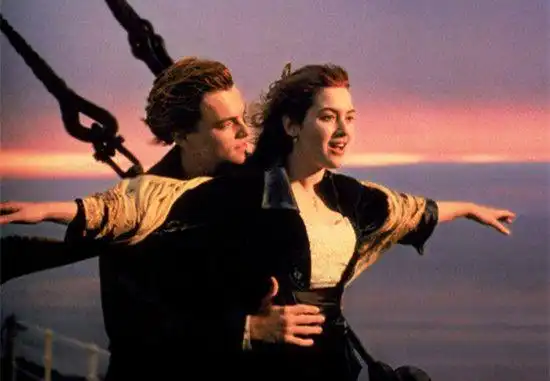 泰坦尼克号cp在一起小李子凯特海滩度假引回忆潮
