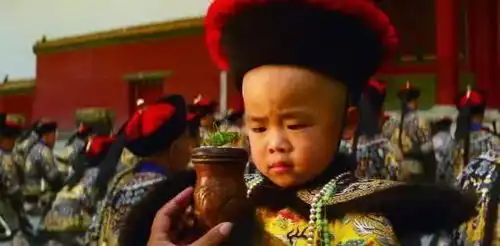 末代皇帝的乳母为养活溥仪饿死亲生女儿,结局令人唏嘘
