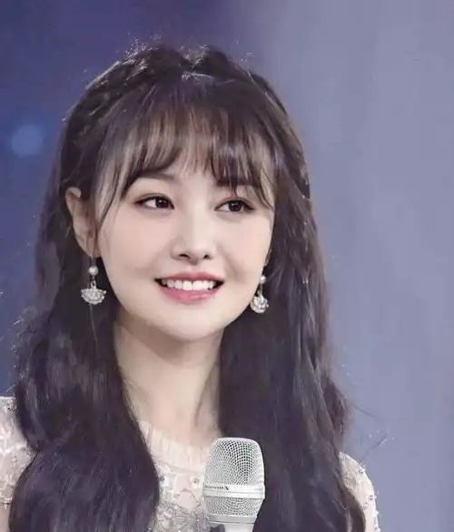 吴亦凡和郑爽恋爱了吗疑似女子自首
