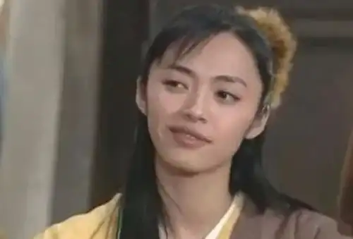 姚晨带娃去野外生存,下田摸鱼全身都是泥,7岁土豆还敢挑战攀岩
