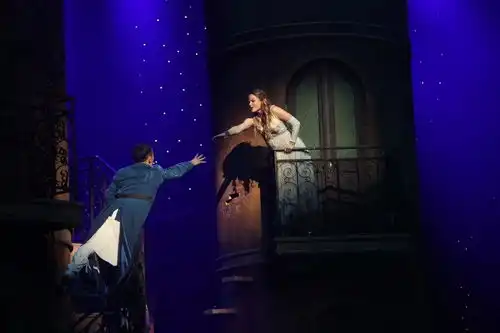 观众被爱情戏甜到音乐剧法罗朱让剧场变蹦迪现场