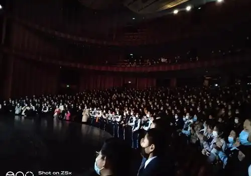 赏析艺术经典感受家国情怀记君谊新初中赴大剧院观看四世同堂