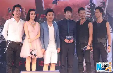 痞子英雄北京首映嘉年华黄渤自诩帅到习惯