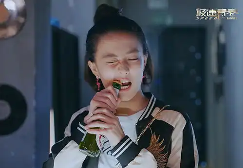 社会姐来袭徐璐极速青春牙开酒瓶盖