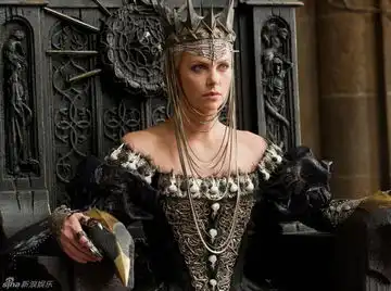 组图白雪公主与猎人剧照皇后塞隆气场强