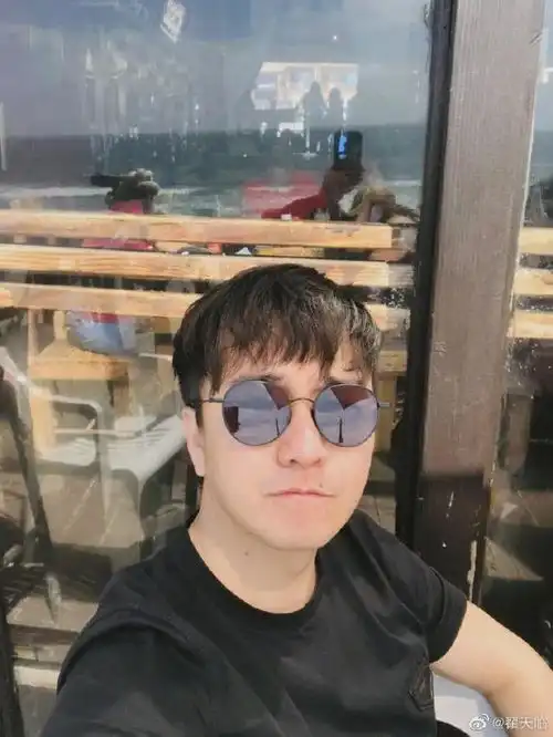 王一博密逃赵丽颖新戏王珞丹退圈翟天临复出汪苏泷恋情
