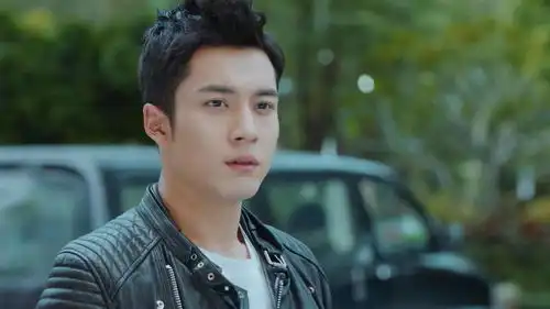 极速青春胖子说回家吃吧,路杰看到饺子广告,说回家吃饺子