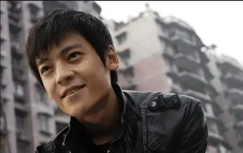 他竟是巍子的儿子,怪不得颜值高演技好,网友这就叫虎父无犬子
