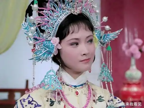 20岁的何晴也演过林黛玉,探春和平儿还在跑龙套