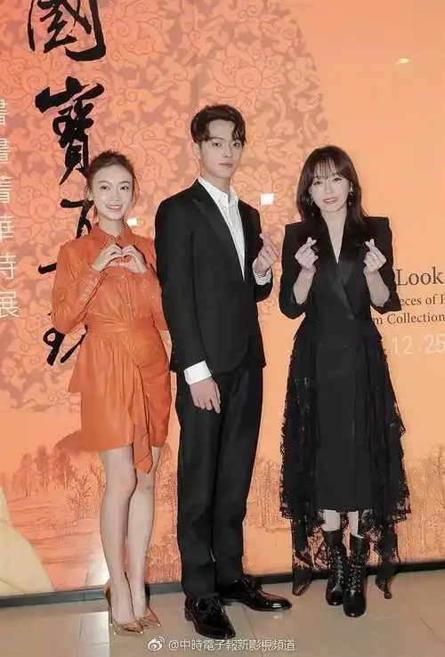 延禧剧组游台北故宫,吴谨言涂粉涂成大白墙,秦岚真的是绣娘本娘