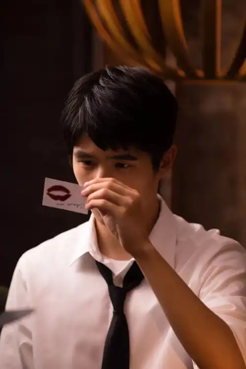 惊讶美宝莲这次直接把新品发布会改成了探案现场
