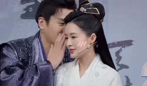 李沁挽张若昀引网友热议,是节目炒作还是入戏太深,网友纷纷吃瓜
