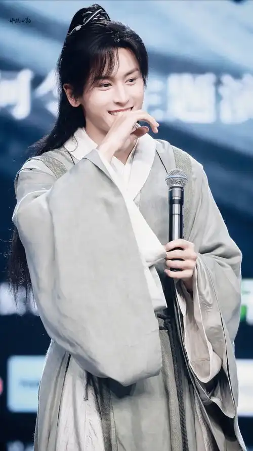 张哲瀚经典造型千山暮雪,只影向谁去
