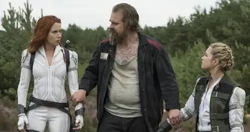 黑寡妇佛罗伦斯珀承认,扮演叶莲娜,让她害怕到全身发汗
