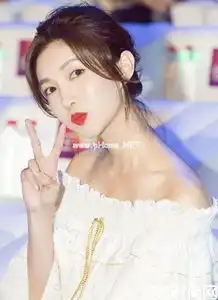 一字肩好美我也要穿你先问问你的火鸡脖答应吗