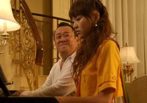 从略带傻气的青涩乖乖女,到气场十足的女神,唐嫣成长之路充满坎坷
