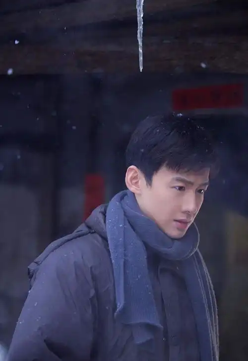 240219南来北往热映中,白敬亭化身汪新赢得观众芳心
