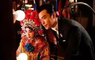 李念自曝不爱撒娇京剧扮相对镜梳妆风华绝代
