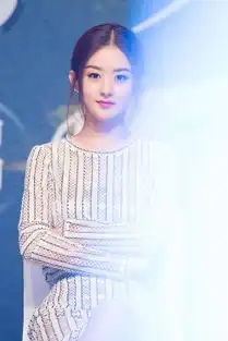 赵丽颖两套造型大pk俏皮vs性感乳沟哪款你更爱