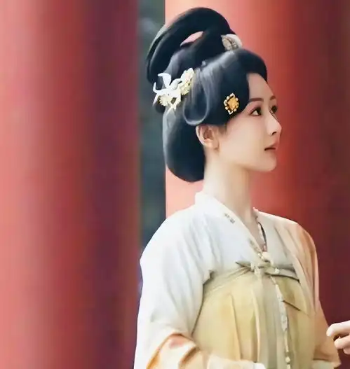 杨紫国色芳华剧照