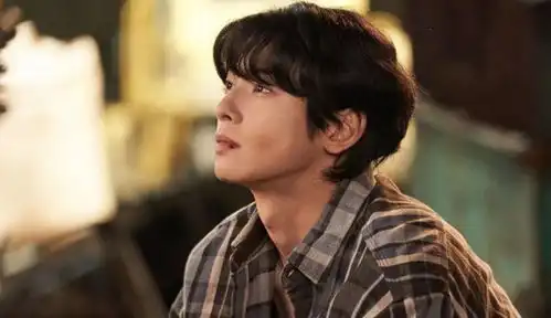 车银优现身香港引过千名粉丝挤满又一城商场
