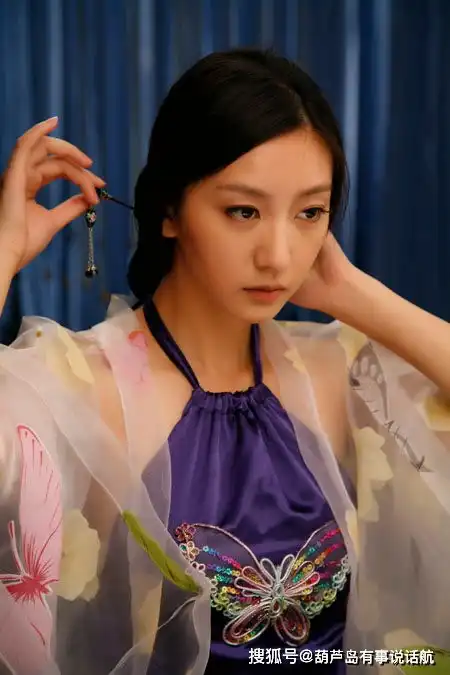 唐一菲,新红楼梦里第一强气美女,嫁给凌潇肃8年,终获幸福
