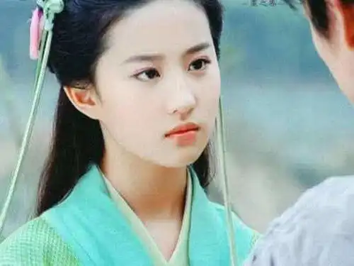 本以为刘亦菲太清纯不适合演杨贵妃,定妆照曝光后,妈妈我恋爱了
