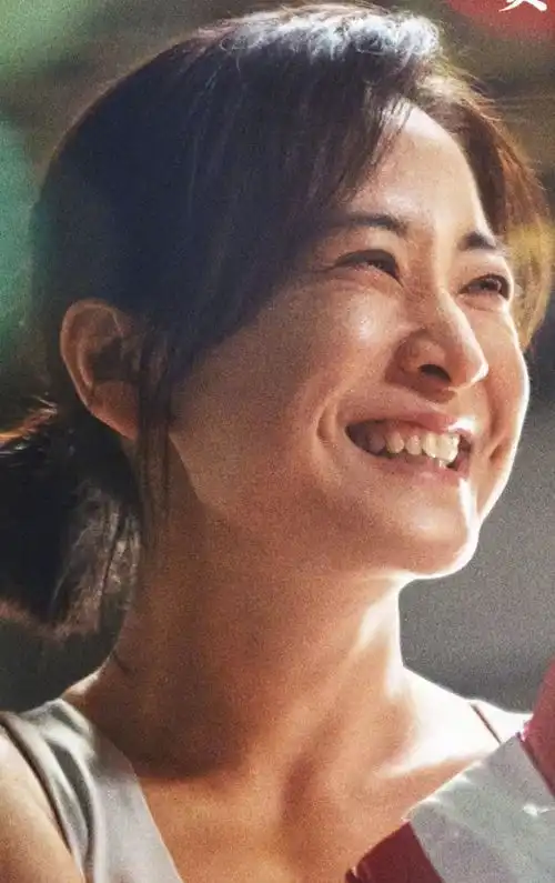 热辣滚烫将破3亿网友褒贬不一,贾玲为角色减重,又瘦又老