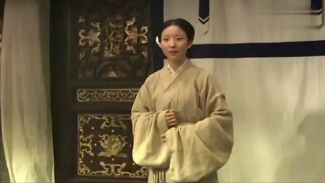 新版红楼梦王熙凤要贾母的遗物碰壁,小丫环不是不给另有原因
