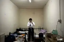 住在中国房价比天高蜗居如蚁穴