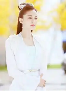 古力娜扎晒大眼自拍照皮肤白皙甜美可爱