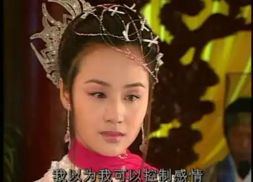 前央视主持曹颖跳热舞,大秀细长美腿,10岁儿子被称最帅星二代