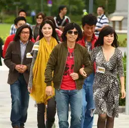 八星抱喜首爆剧照甄子丹爆炸头耍宝
