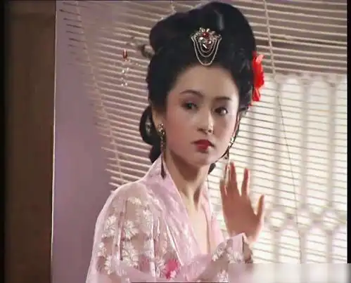 看到陈红的老照片和剧照,才知道她年轻的时候有多美
