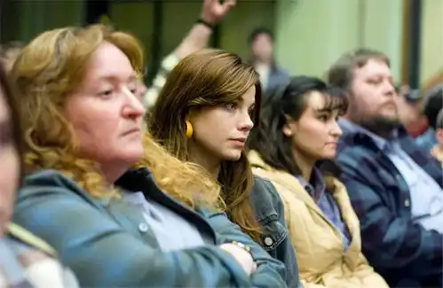 这是一部经典电影,让人看遍世间百态,品味人情冷暖
