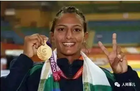 摔跤吧爸爸背后的真实故事是四个女儿都是摔跤手,两个侄女也是摔跤冠军