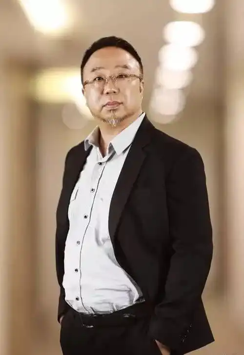 赵丽颖二度合作楚乔传导演,有翡剧照曝光,王一博古装帅
