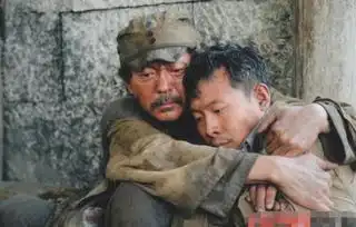 他曾演过许三多他爹郝兽医,60岁时唱光明竟比汪峰还感人
