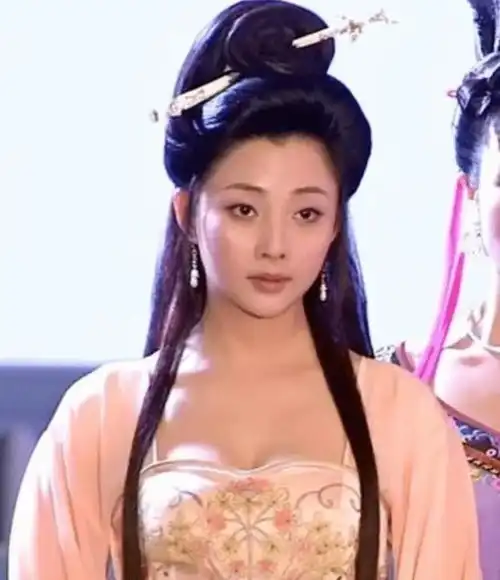 她年轻时就迷倒大片男人,不结婚不生孩子,如今41岁美的太不像话
