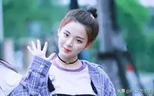 女爱豆的回眸瞬间,虽无倾城容颜却让你怦然心动你更为谁着迷呢
