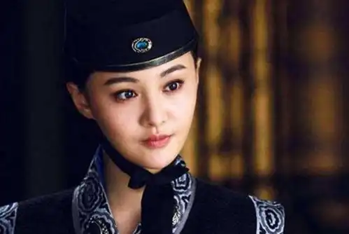 女明星女扮男装照图二唐嫣是来搞笑的,最后一张热巴撞脸黄子韬
