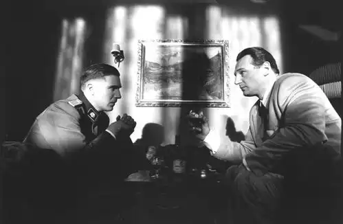 素描连姆尼森一不留神就成了动作巨星