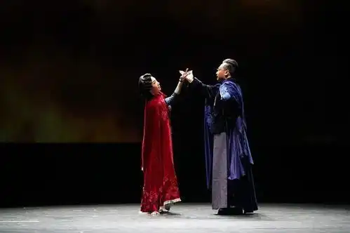 在民间历史与文学之间,京剧换人间的创新与跨越
