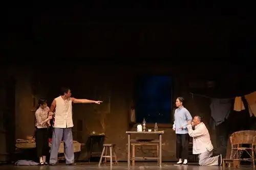 专访导演顾威今天,我们要如何经典地对待雷雨
