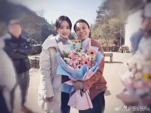 赵丽颖新剧杀青,头上贴创可贴笑盈盈,可以回家陪老公孩子过年了
