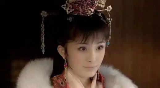 杨幂19岁跳舞照被扒出,小小年纪就充满女人味,难怪现在越来越火
