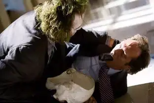 小丑力压蝙蝠侠,最完美的大反派,致敬希斯莱杰