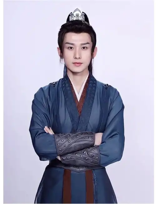 景甜定妆照新图,造型和司藤落差太大了,网友说是袁冰妍我都信
